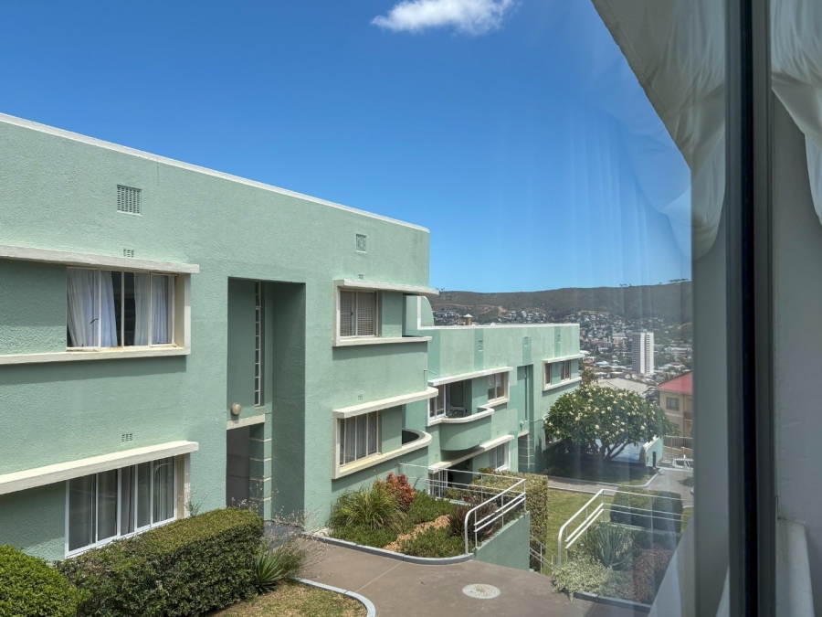 1 Bedroom Property for Sale in Vredehoek Western Cape